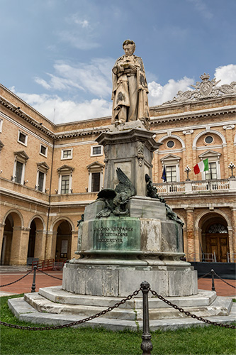 Statue of Leopardi in Recanati
